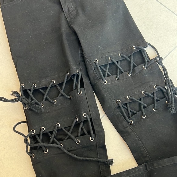 FASHION NOVA JEANS - Picture 2 of 3